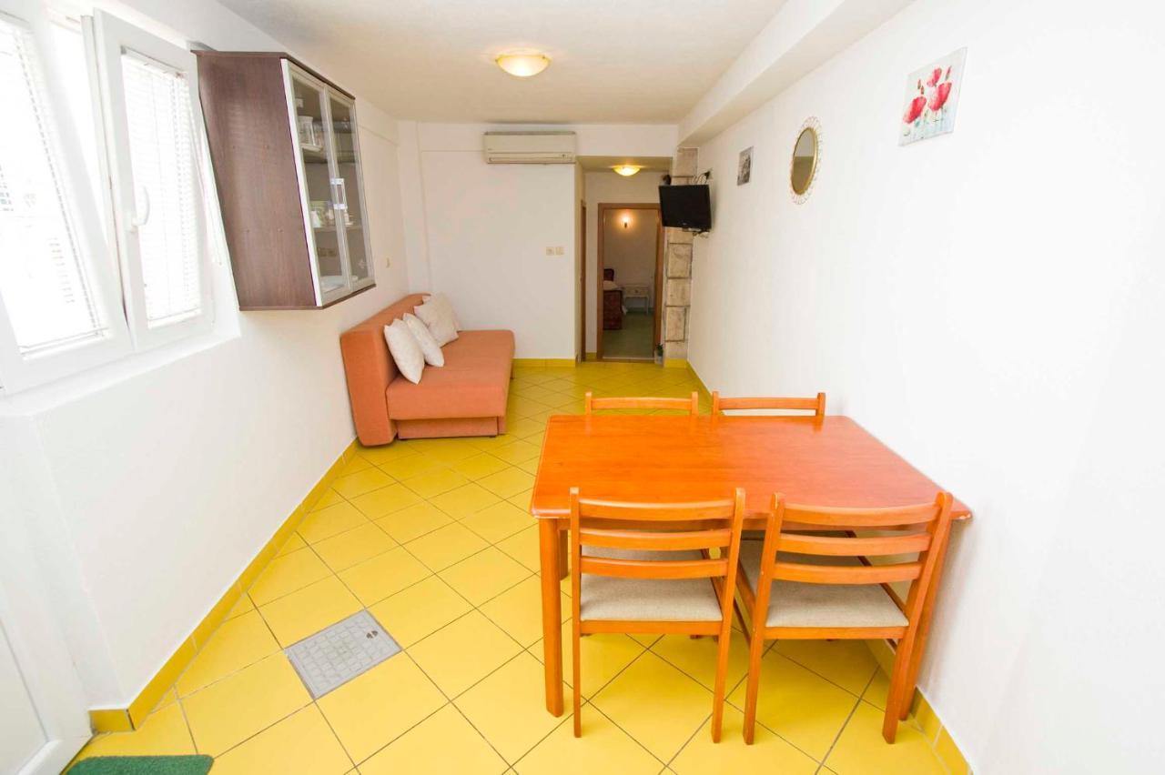 Apartments Srdjan Makarska Bagian luar foto