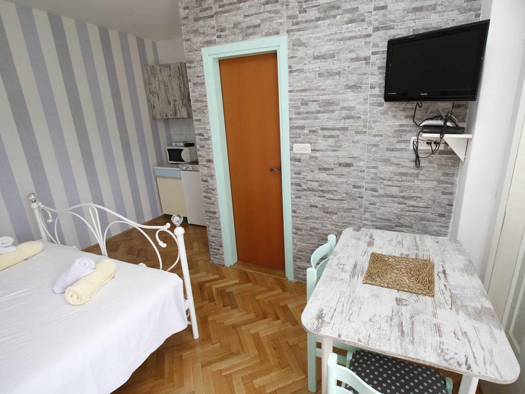 Apartments Srdjan Makarska Bagian luar foto
