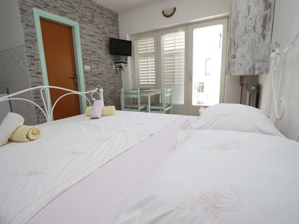 Apartments Srdjan Makarska Bagian luar foto